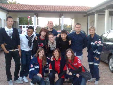 Gruppo Giovani che partecipa alla festa